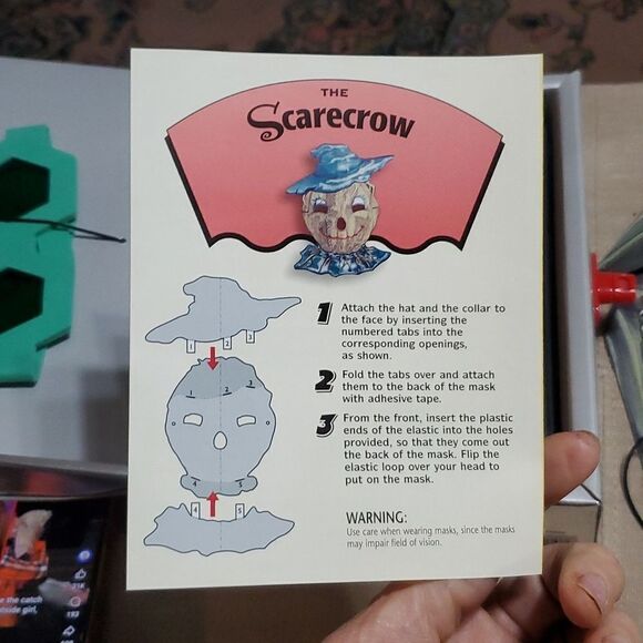 WIZARD OF OZ MASKS, BOOK, EMERALD CITY GLASSES & KEEPSAKE TINMAN BOX 1998, & DVD - Picture 11 of 16